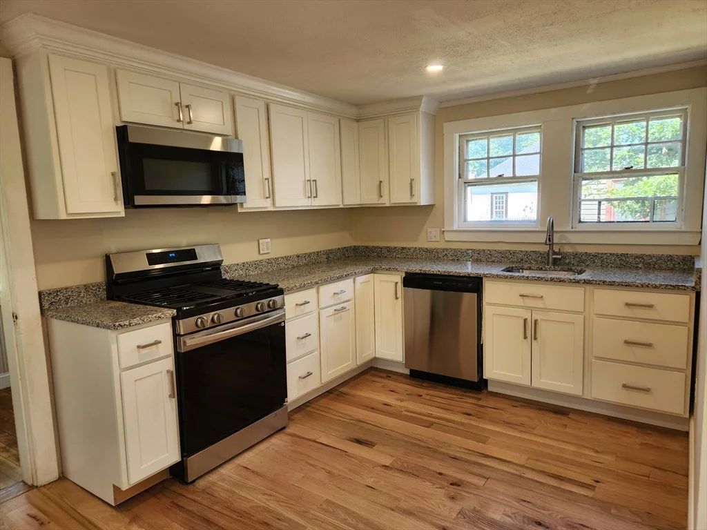 3 bed, 1 bath apartment for rent at 82 Sea St Unit 82, Weymouth