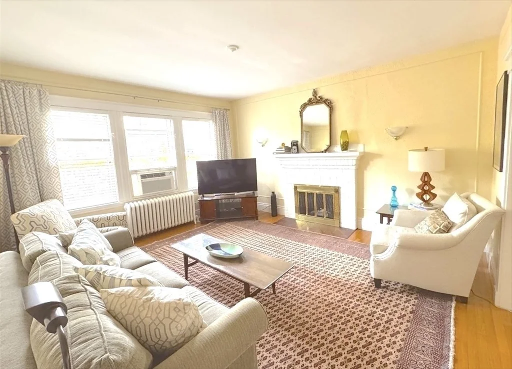 4 bed, 2 bath apartment for rent at 82 Stearns Rd Unit 2, Longwood — photo 9 of 21