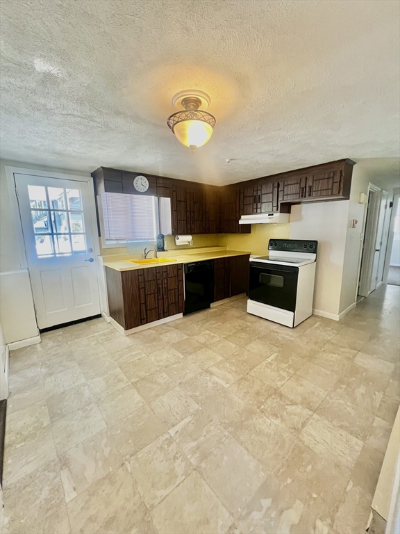 3 bed, 1 bath apartment for rent at 82 Trueman Unit 1, Malden — photo 2 of 10