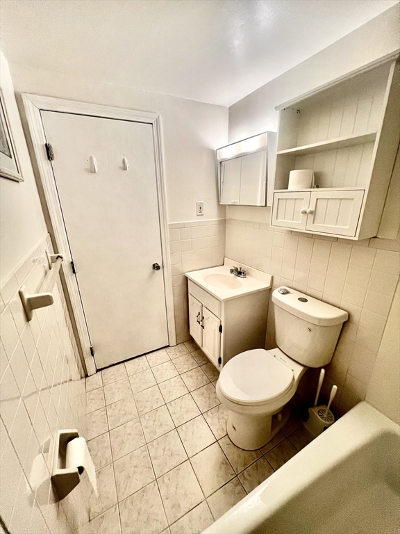 3 bed, 1 bath apartment for rent at 82 Trueman Unit 1, Malden — photo 3 of 10
