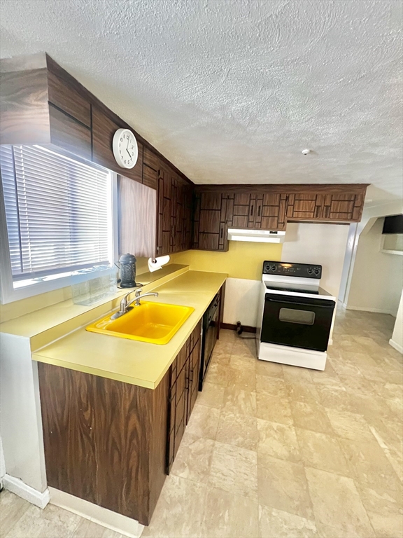 3 bed, 1 bath apartment for rent at 82 Trueman Unit 1, Malden — photo 1 of 10
