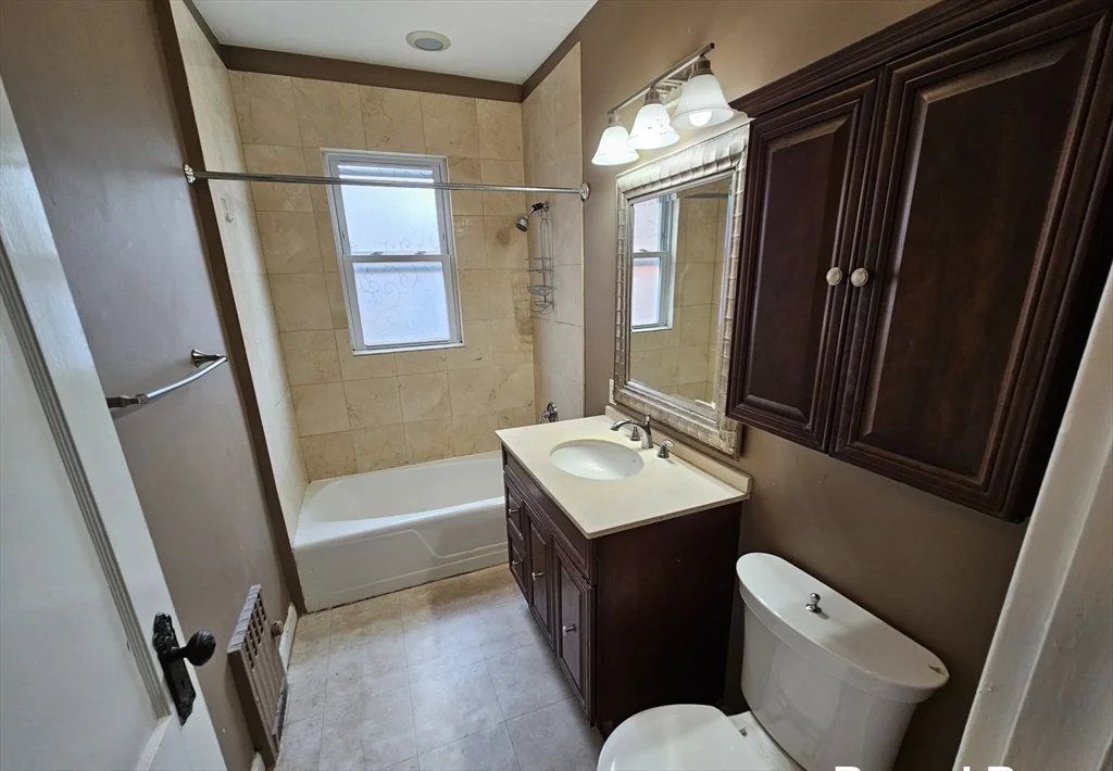 2 bed, 1 bath apartment for rent at 82 Walnut St Unit 3, High Street Hill — photo 7 of 9