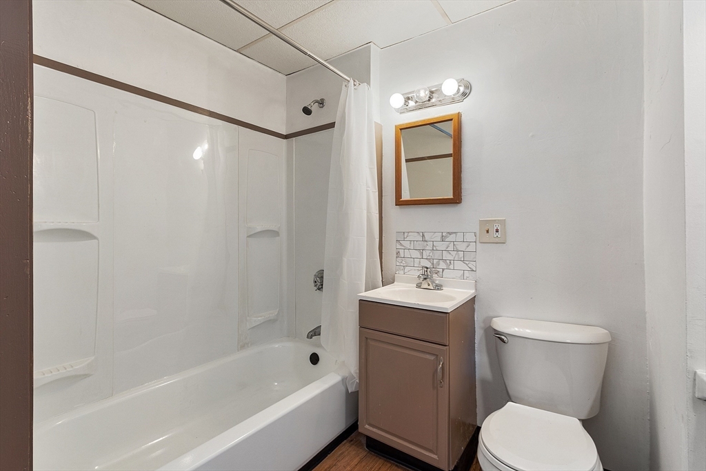 3 bed, 1 bath apartment for rent at 82 Woodland Unit 2, Fitchburg — photo 6 of 13