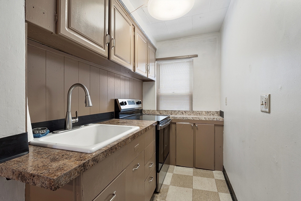 3 bed, 1 bath apartment for rent at 82 Woodland Unit 2, Fitchburg — photo 2 of 13