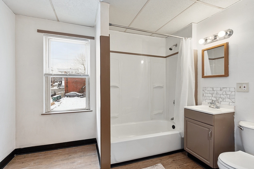 3 bed, 1 bath apartment for rent at 82 Woodland Unit 2, Fitchburg — photo 7 of 13