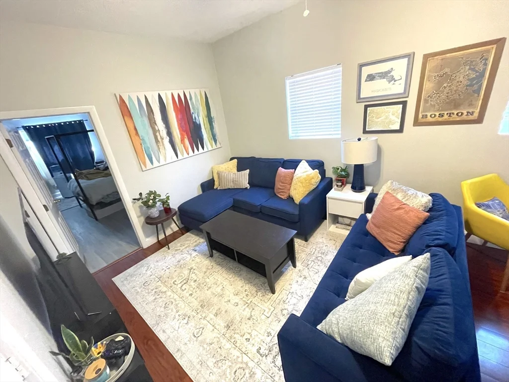 2 bed, 1 bath apartment for rent at 820 East 6th Unit 3, South Boston — photo 2 of 12