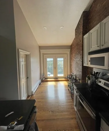 2 bed, 1 bath apartment for rent at 821 East Broadway Unit 4, South Boston — photo 6 of 11