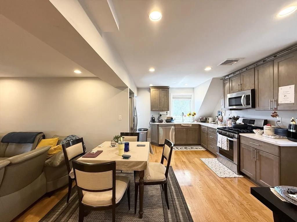 3 bed, 3 bath apartment for rent at 821 Winthrop Ave Unit 2, Revere — photo 2 of 13