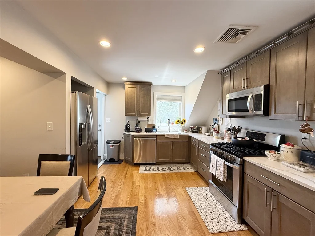 3 bed, 3 bath apartment for rent at 821 Winthrop Ave Unit 2, Revere — photo 4 of 13
