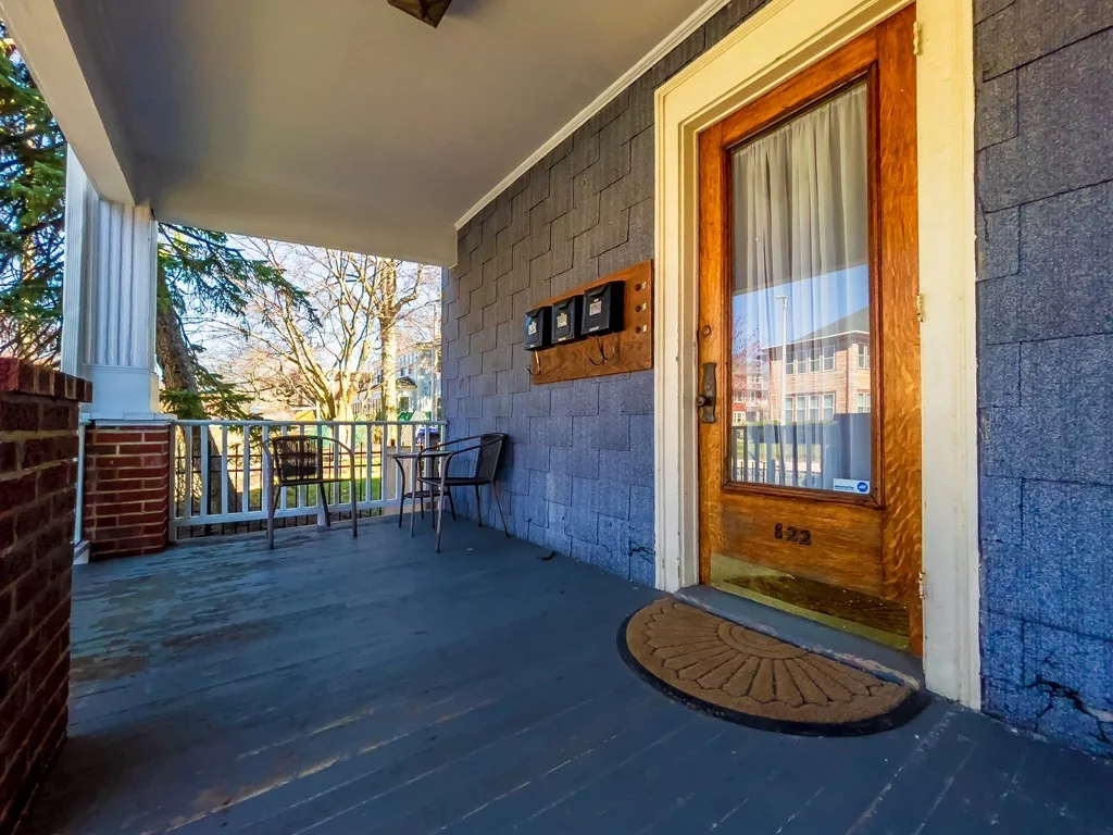 2 bed, 1 bath apartment for rent at 822 Centre St Unit 3, Jamaica Plain — photo 10 of 14