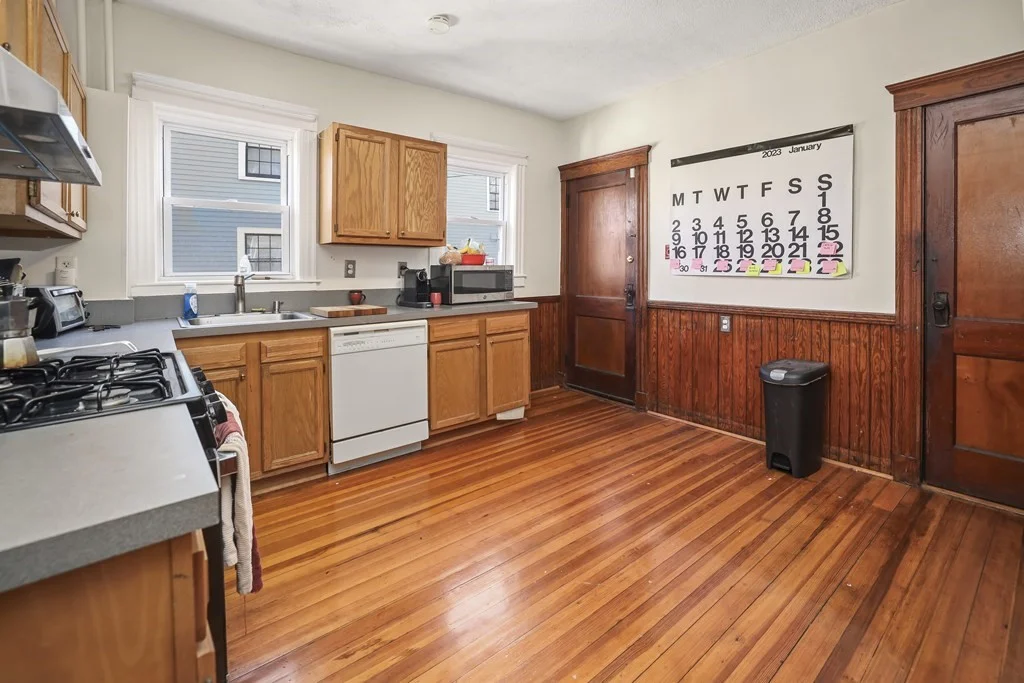 2 bed, 1 bath apartment for rent at 822 Centre St Unit 3, Jamaica Plain