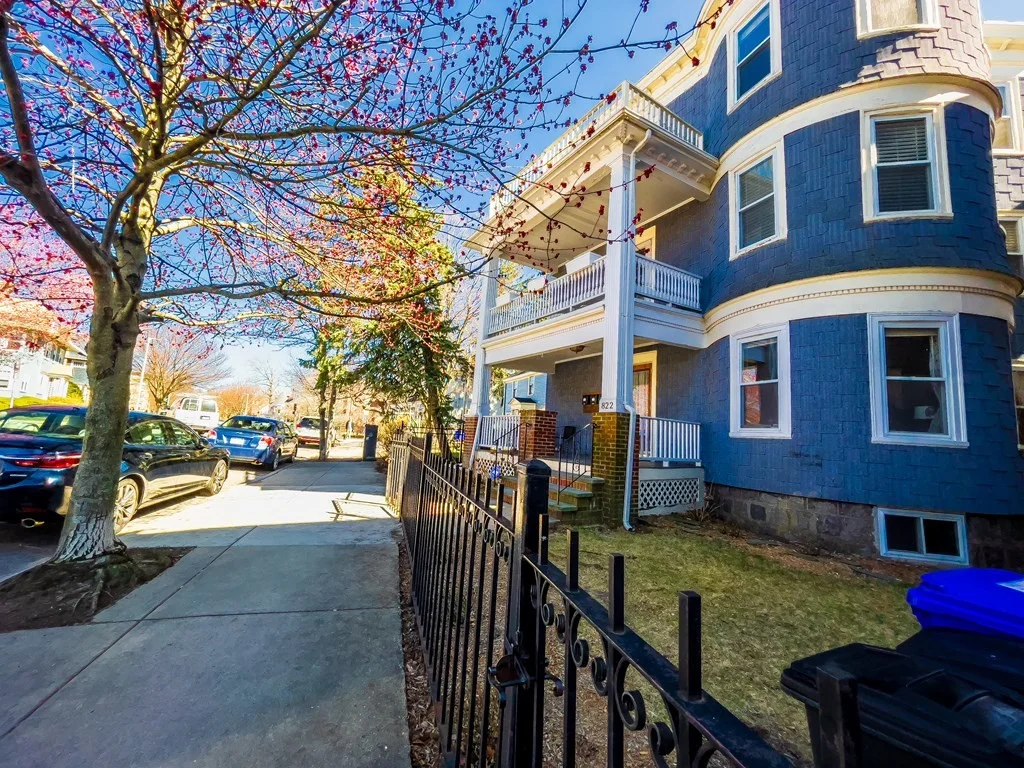2 bed, 1 bath apartment for rent at 822 Centre St Unit 3, Jamaica Plain — photo 9 of 14