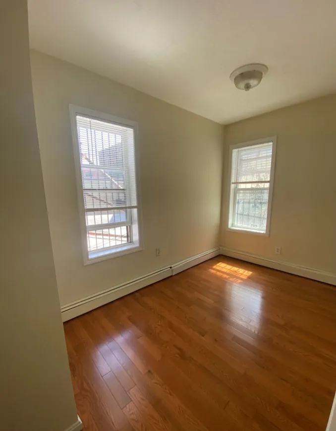 4 bed, 1 bath apartment for rent at 822 Huntington Ave Unit 1, Mission Hill — photo 6 of 10