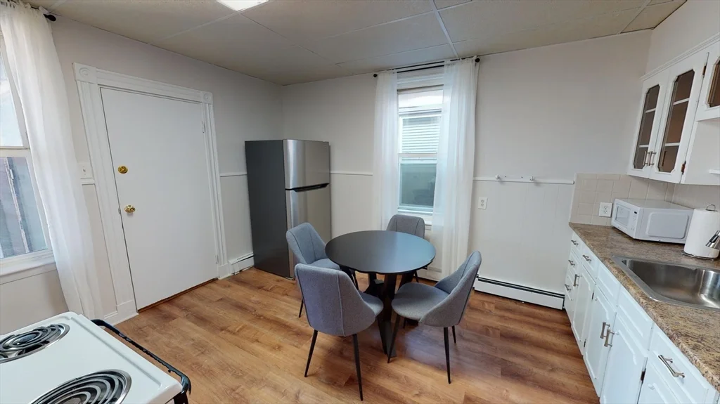 3 bed, 1 bath apartment for rent at 823 Dorchester Ave Unit 3, Dorchester — photo 4 of 26