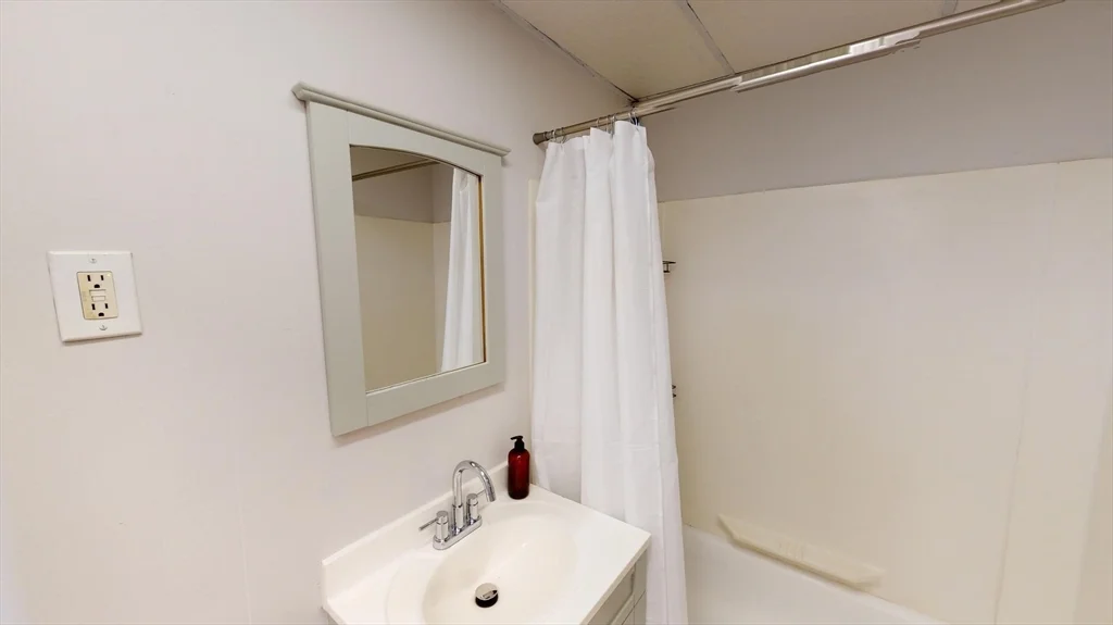 3 bed, 1 bath apartment for rent at 823 Dorchester Ave Unit 3, Dorchester — photo 25 of 26