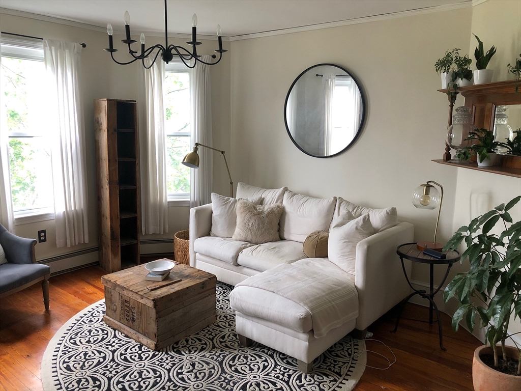 3 bed, 1 bath apartment for rent at 825 E 2nd Unit 3, South Boston — photo 2 of 9