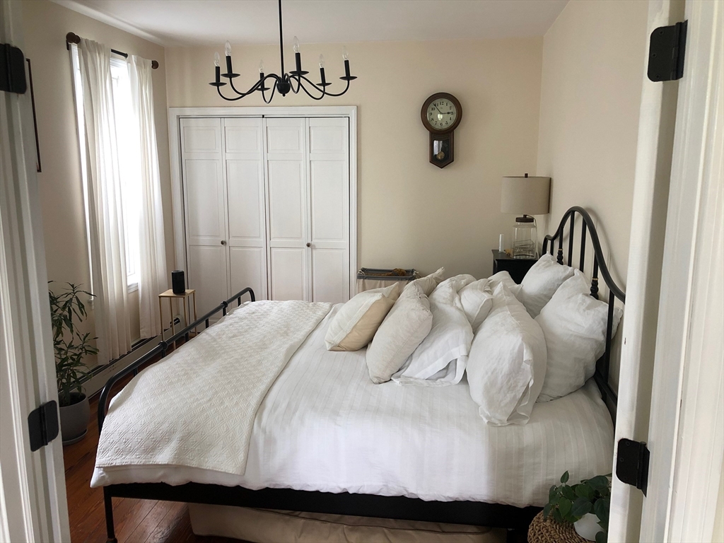 3 bed, 1 bath apartment for rent at 825 E 2nd Unit 3, South Boston — photo 5 of 9