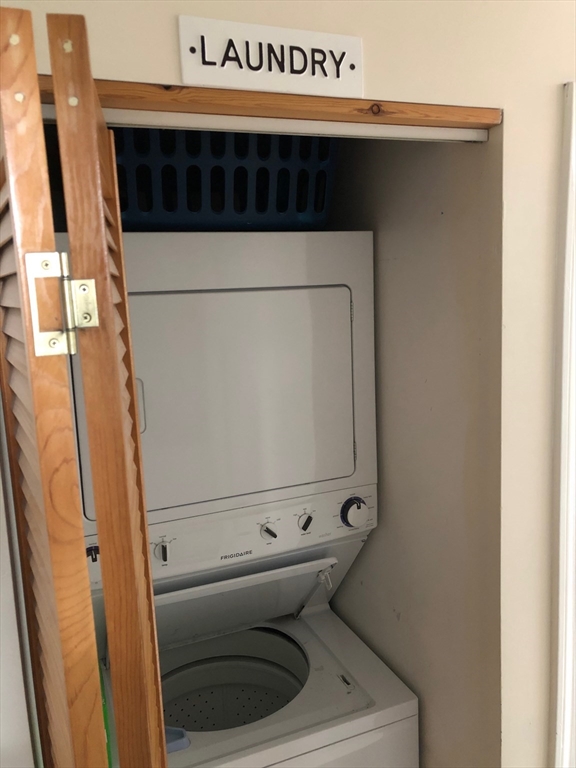 3 bed, 1 bath apartment for rent at 825 E 2nd Unit 3, South Boston — photo 8 of 9