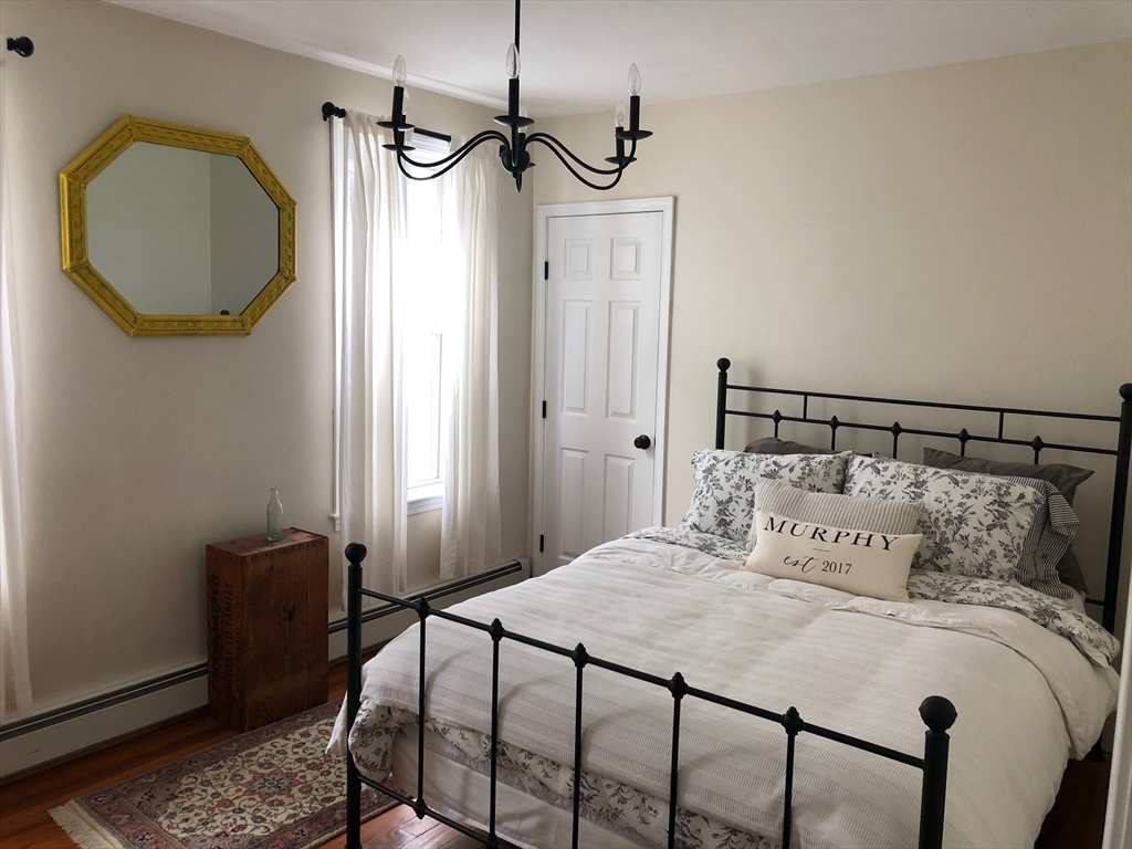 3 bed, 1 bath apartment for rent at 825 E 2nd Unit 3, South Boston — photo 4 of 9