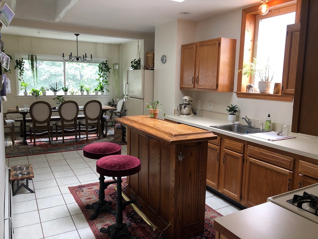 3 bed, 1 bath apartment for rent at 825 E 2nd Unit 3, South Boston — photo 3 of 9