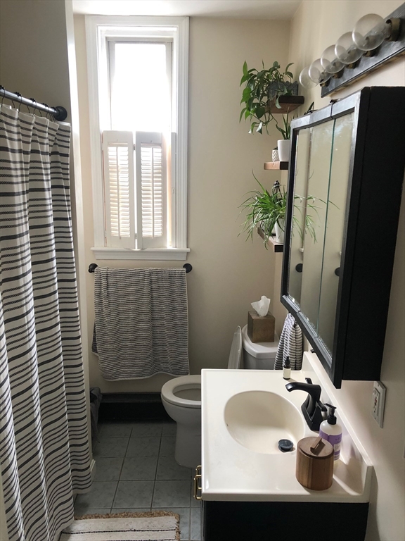 3 bed, 1 bath apartment for rent at 825 E 2nd Unit 3, South Boston — photo 7 of 9