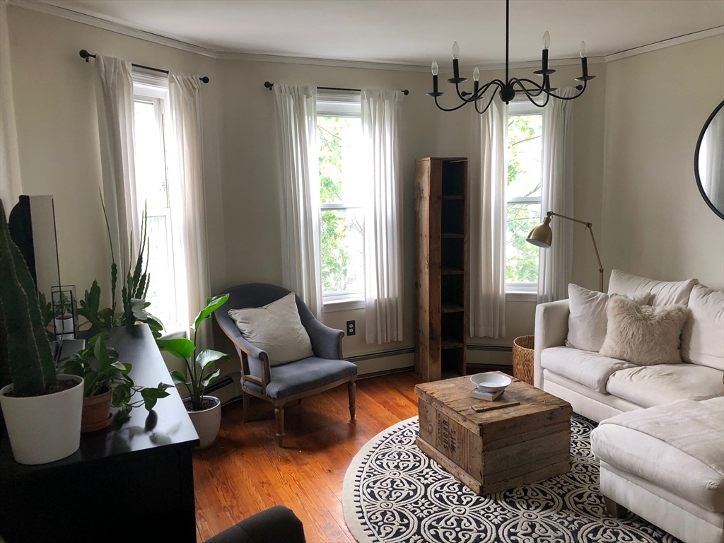 3 bed, 1 bath apartment for rent at 825 E 2nd Unit 3, South Boston — photo 1 of 9