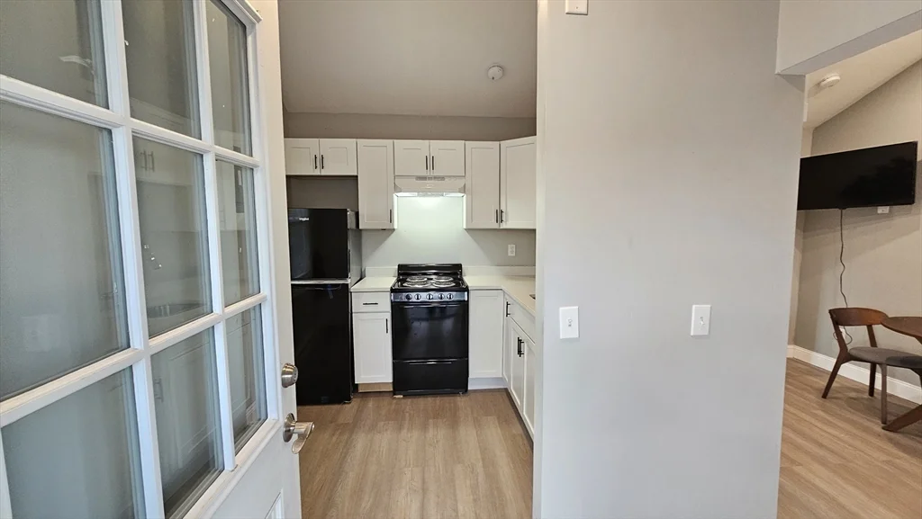 1 bed, 1 bath apartment for rent at 825 Scenic Hwy Unit 11, Bourne — photo 4 of 28