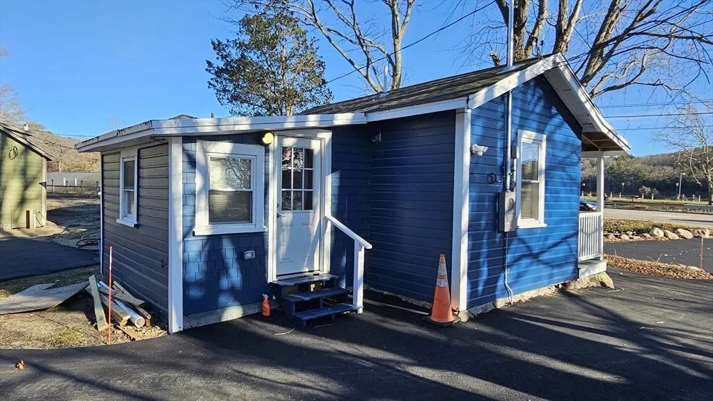 1 bed, 1 bath apartment for rent at 825 Scenic Hwy Unit 11, Bourne — photo 18 of 28