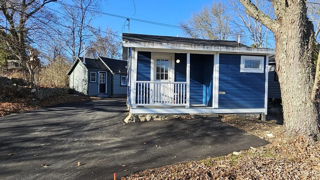 1 bed, 1 bath apartment for rent at 825 Scenic Hwy Unit 11, Bourne — photo 3 of 28