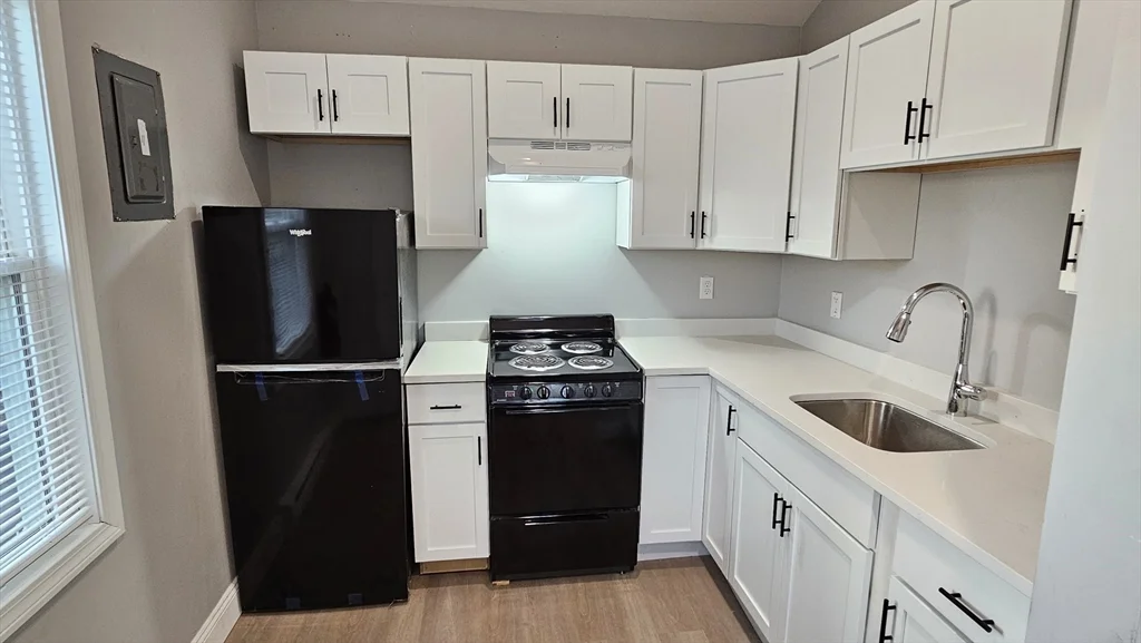 1 bed, 1 bath apartment for rent at 825 Scenic Hwy Unit 11, Bourne — photo 5 of 28