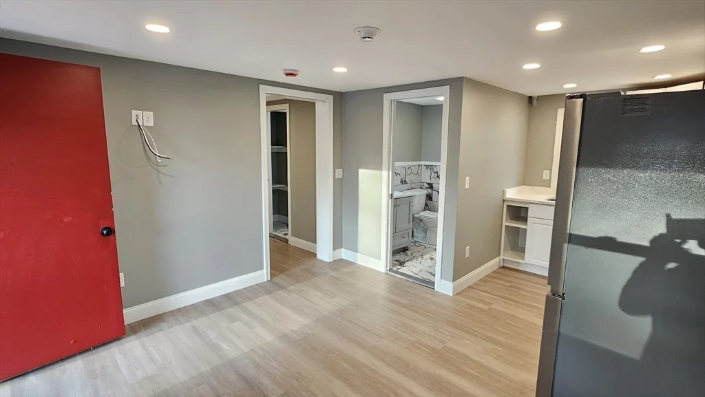 1 bed, 1 bath apartment for rent at 825 Scenic Hwy Unit 4, Bourne — photo 4 of 27
