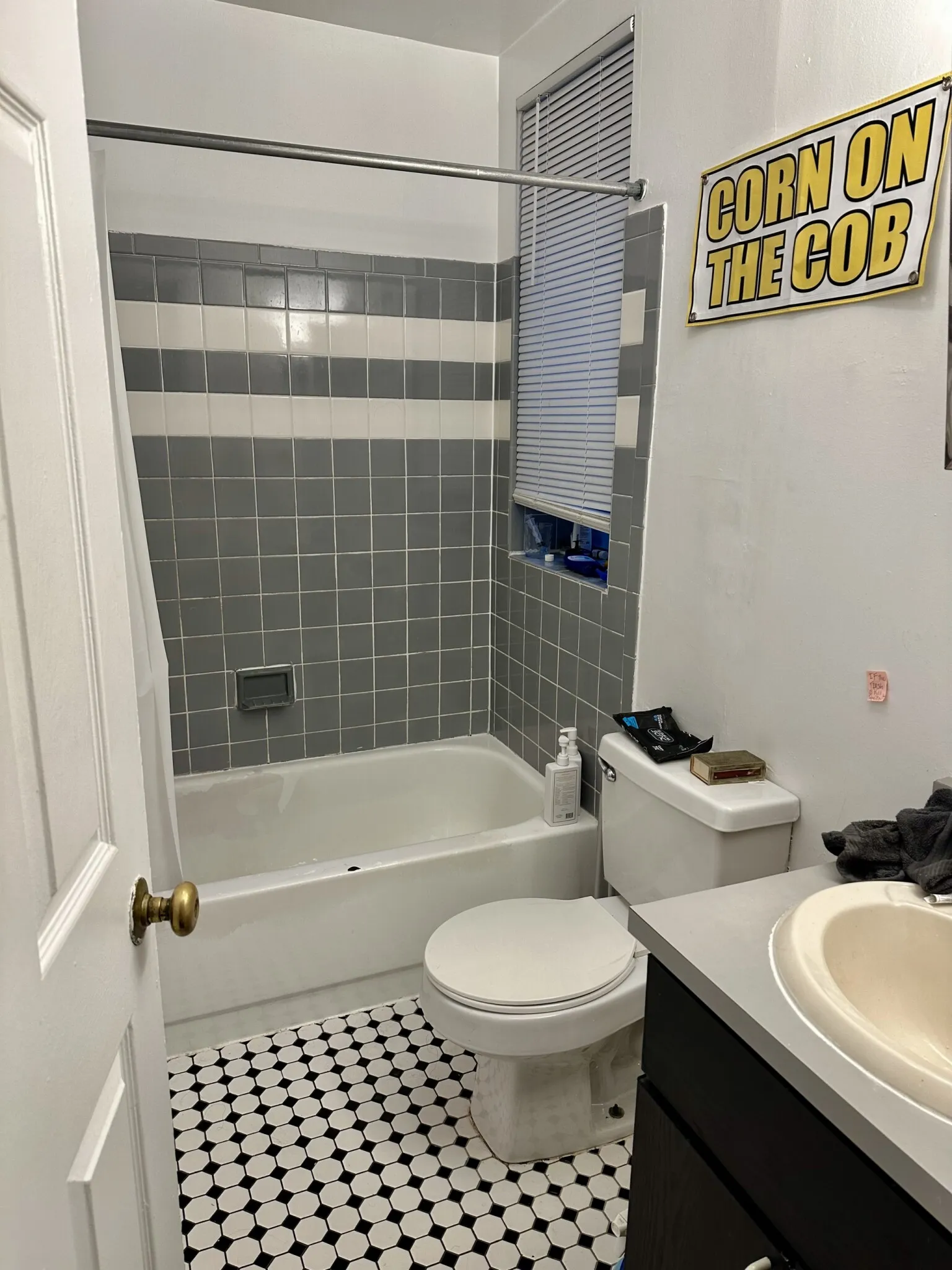 3 bed, 1 bath apartment for rent at 829 Beacon St Unit 1E, Fenway — photo 5 of 26
