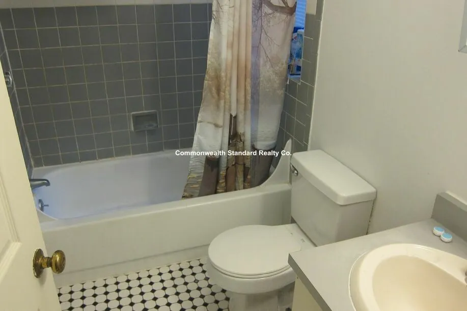 3 bed, 1 bath apartment for rent at 829 Beacon St Unit 1E, Fenway — photo 16 of 26