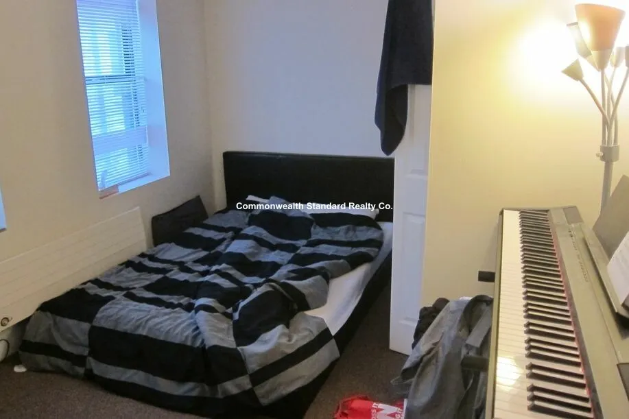 3 bed, 1 bath apartment for rent at 829 Beacon St Unit 1E, Fenway — photo 15 of 26