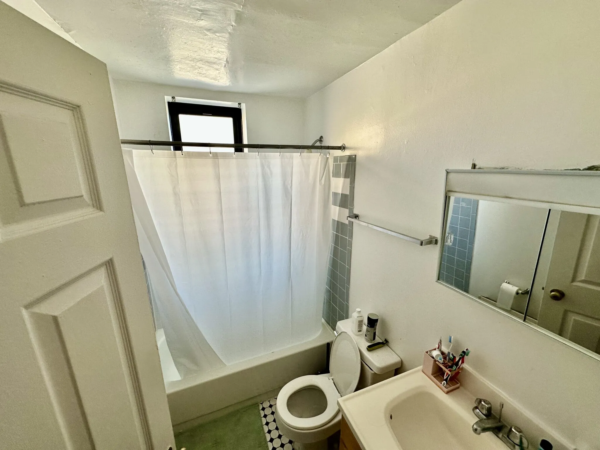 3 bed, 1 bath apartment for rent at 829 Beacon St Unit 2B, Fenway — photo 5 of 9