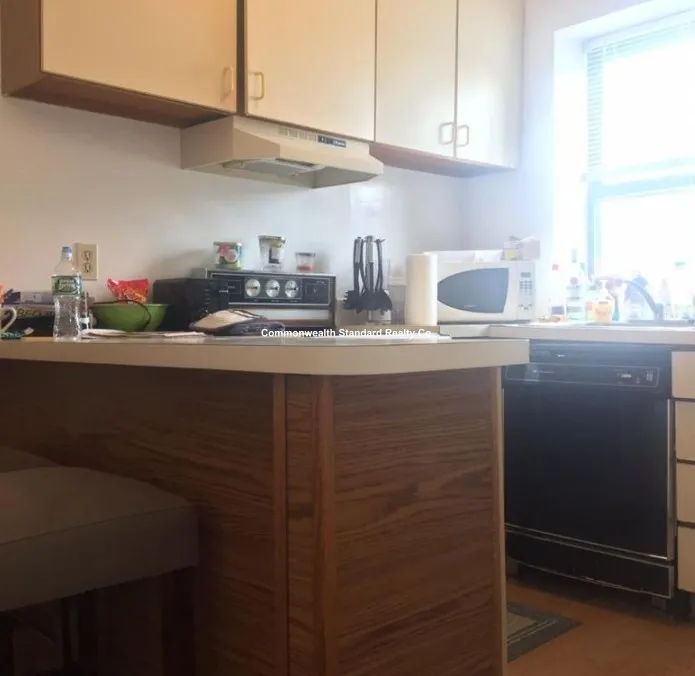 3 bed, 1 bath apartment for rent at 829 Beacon St Unit 4E, Fenway — photo 6 of 18