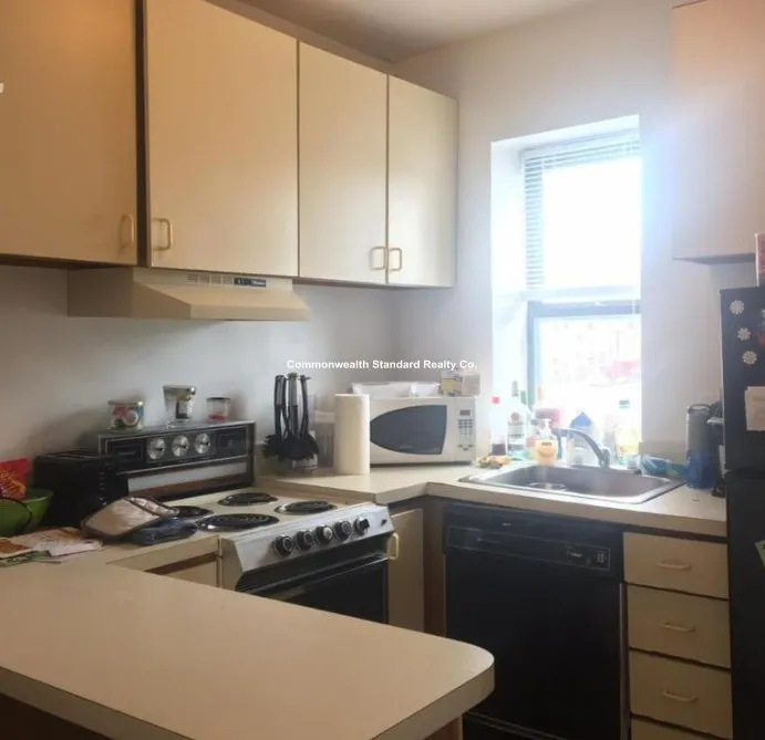3 bed, 1 bath apartment for rent at 829 Beacon St Unit 4E, Fenway — photo 5 of 18