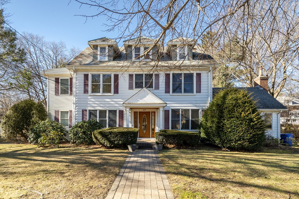 5 bed, 4+ bath apartment for rent at 829 Chestnut St Unit 829, Waban — photo 1 of 24