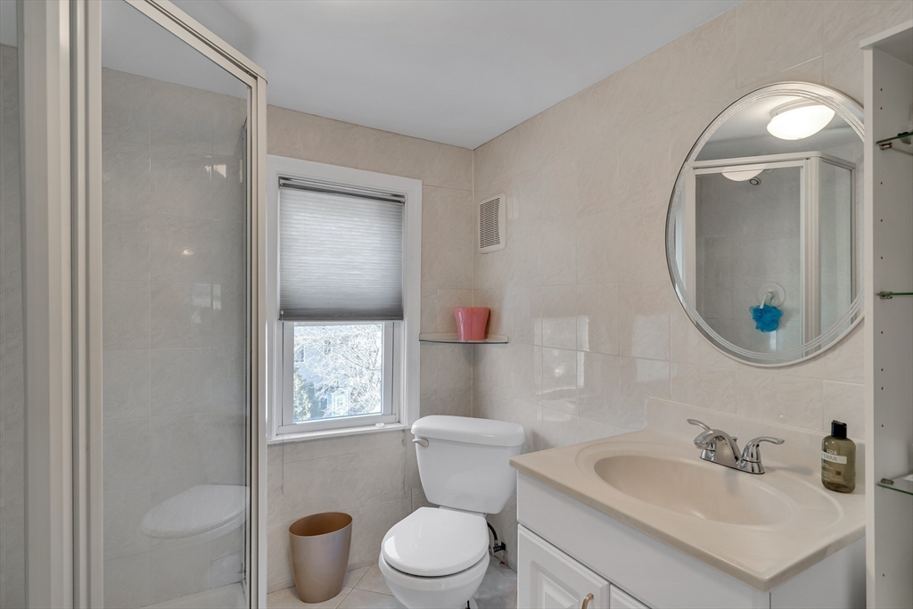 5 bed, 4+ bath apartment for rent at 829 Chestnut St Unit 829, Waban — photo 18 of 24
