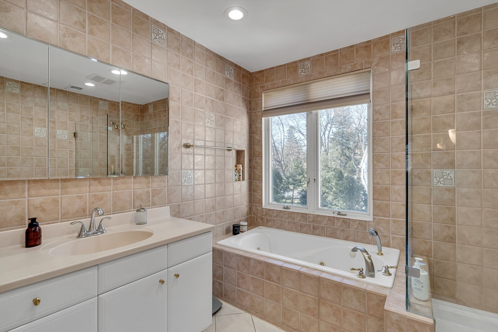 5 bed, 4+ bath apartment for rent at 829 Chestnut St Unit 829, Waban — photo 17 of 24