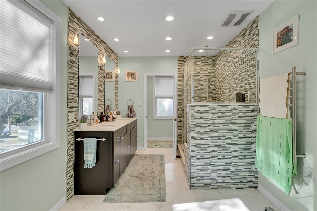 5 bed, 4+ bath apartment for rent at 829 Chestnut St Unit 829, Waban — photo 14 of 24