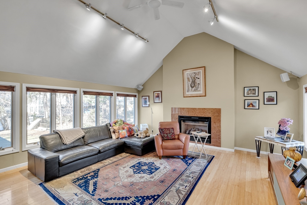 5 bed, 4+ bath apartment for rent at 829 Chestnut St Unit 829, Waban — photo 2 of 24