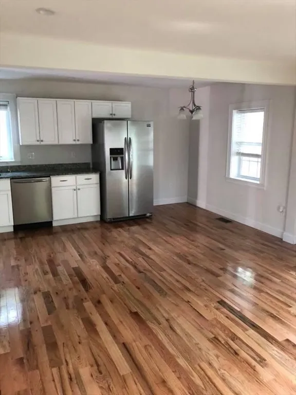 3 bed, 2 bath apartment for rent at 83.5 Market St Unit 83.5, Amesbury — photo 4 of 10