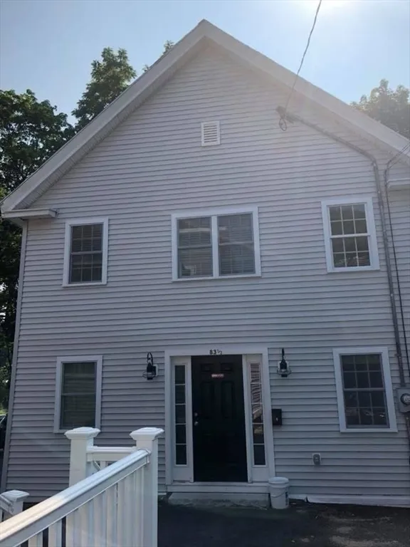 3 bed, 2 bath apartment for rent at 83.5 Market St Unit 83.5, Amesbury — photo 1 of 10