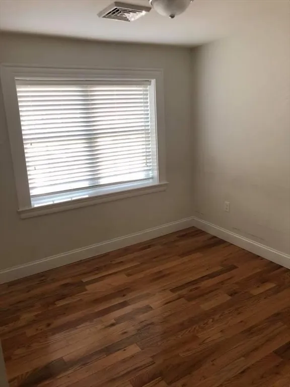 3 bed, 2 bath apartment for rent at 83.5 Market St Unit 83.5, Amesbury — photo 8 of 10