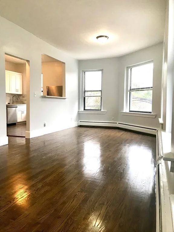 5 bed, 2 bath apartment for rent at 83-85 Highland St Unit 2, Roxbury — photo 2 of 11