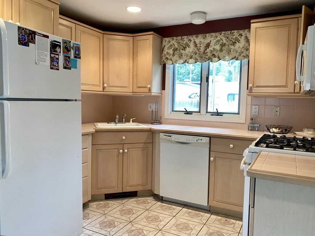 2 bed, 2 bath apartment for rent at 83 Ann Vinal, East Braintree — photo 7 of 18