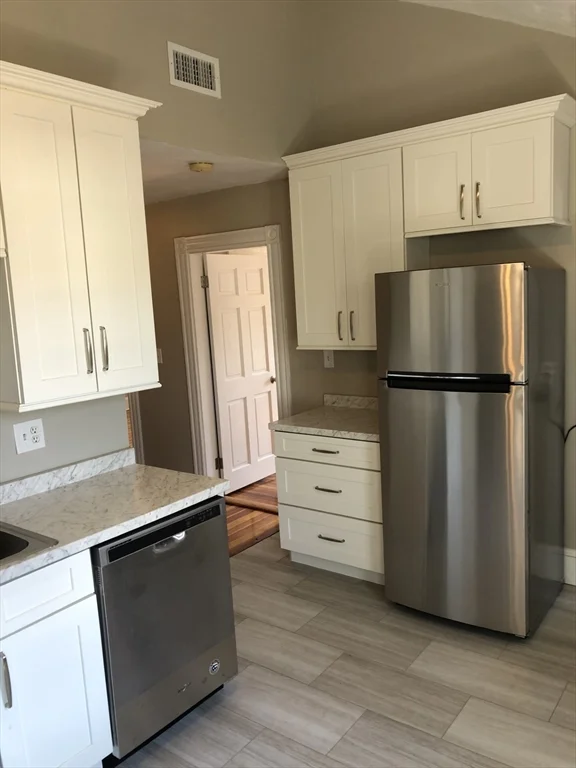 3 bed, 1 bath apartment for rent at 83 Bigelow St Unit 3, Quincy — photo 3 of 20