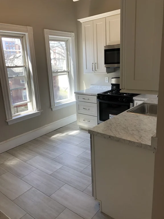 3 bed, 1 bath apartment for rent at 83 Bigelow St Unit 3, Quincy — photo 4 of 20