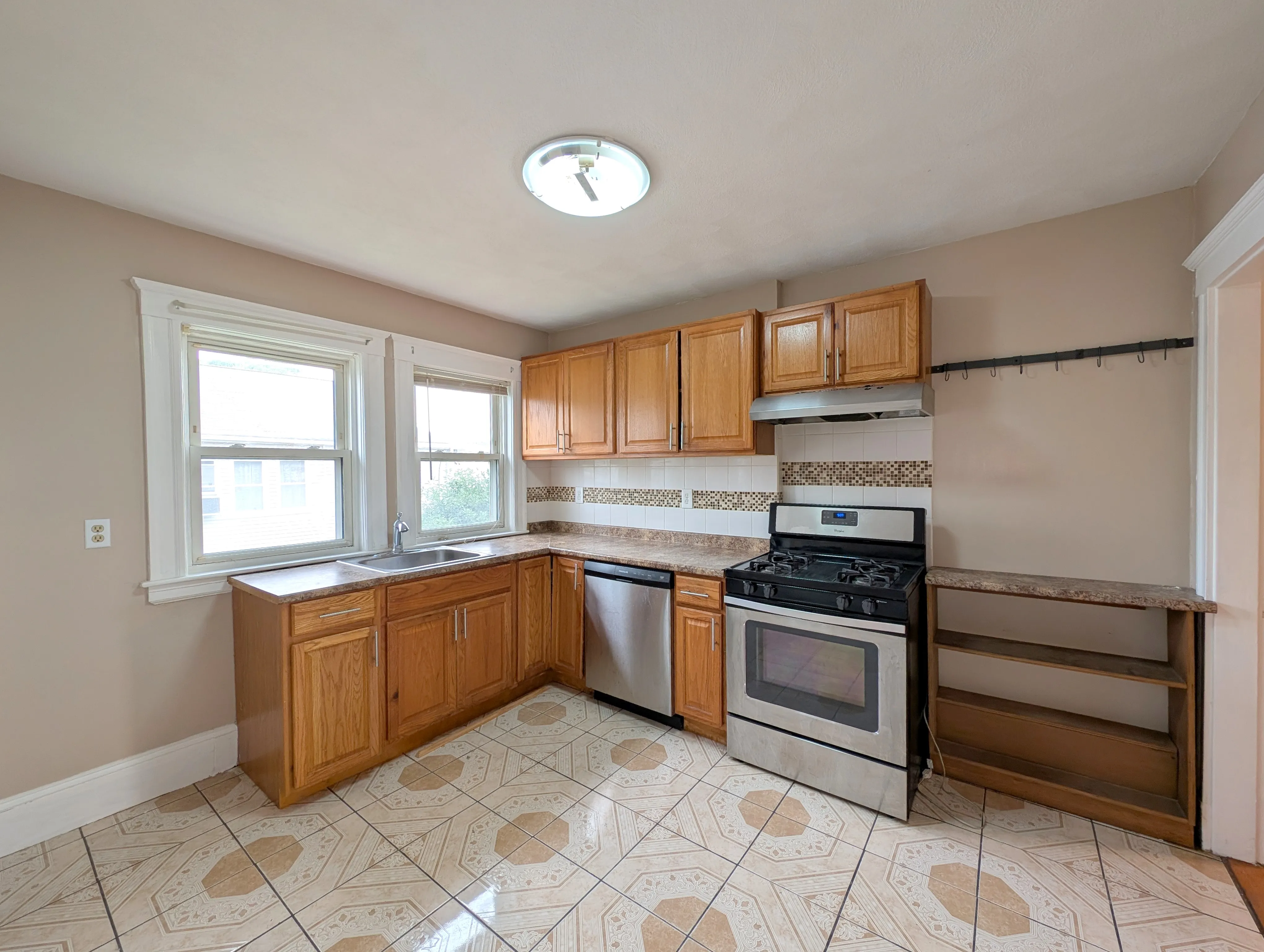 2 bed, 1 bath apartment for rent at 83 Billings Ave Unit 83, South Medford — photo 11 of 20